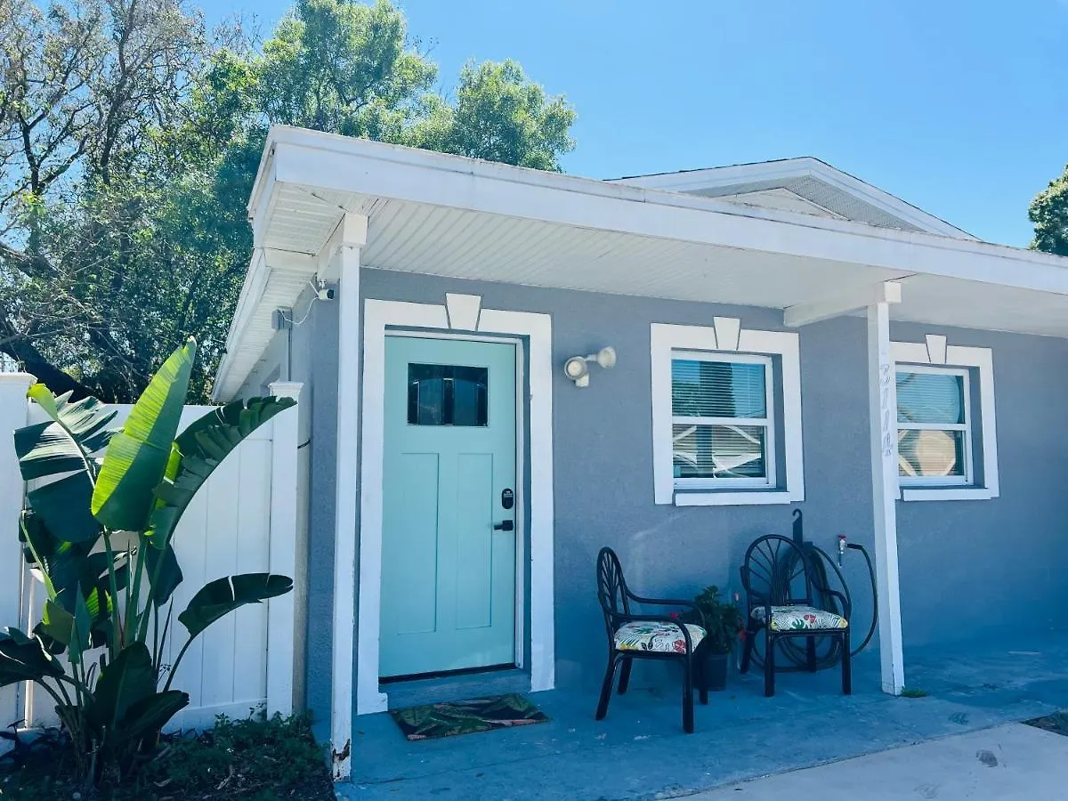 Tropical Casita In Tampa Near Airport And Raymond James Stadium Apartment